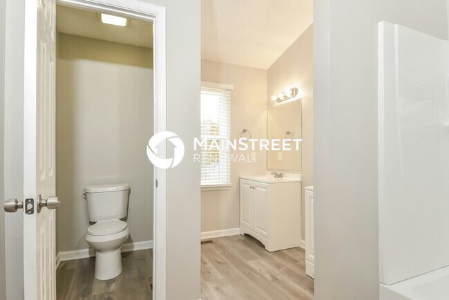 Building Photo - 3 Bedroom Pet-Friendly Home in GREENSBORO,...