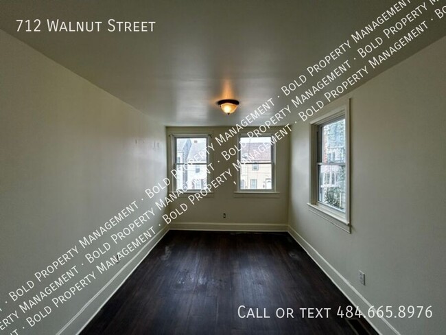 Building Photo - 712 Walnut St