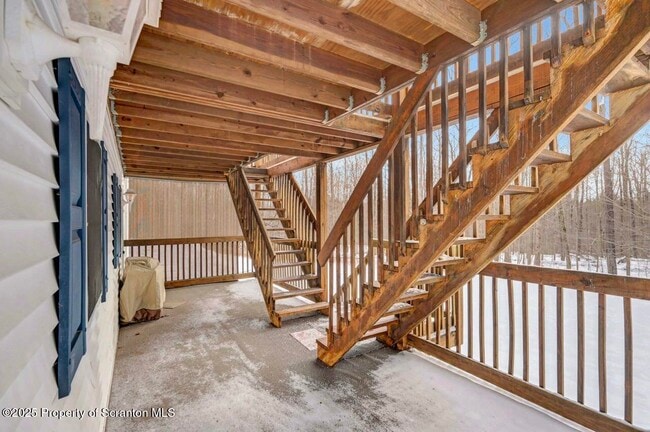 Building Photo - 28 Robin Ln