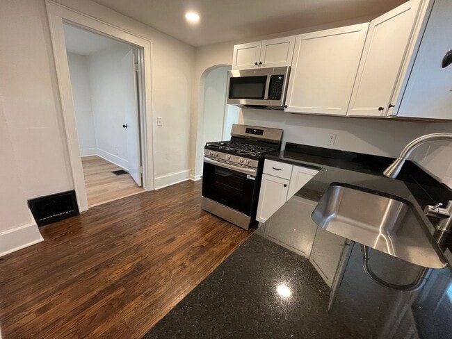 Building Photo - Fully Remodeled House!