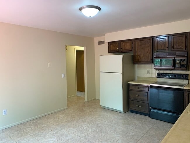 Building Photo - 217 Eisenhower Dr