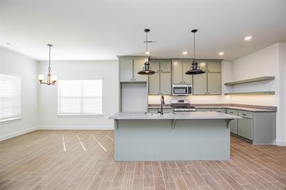 Building Photo - 937 Cook St