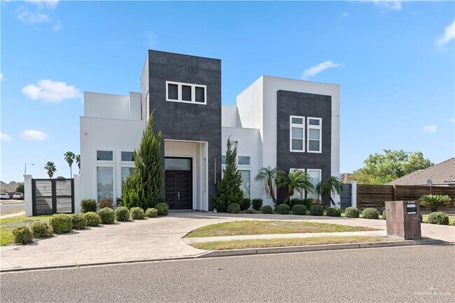 Building Photo - 32 May Dr