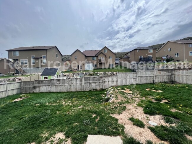 Building Photo - Pet Friendly Home with Fully fenced back yard