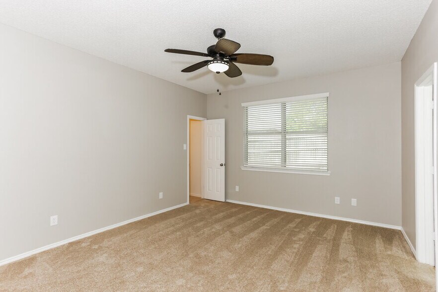 Building Photo - 6421 Freshwater Ln