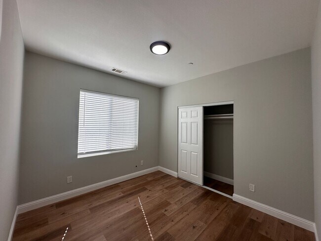 Building Photo - 02636