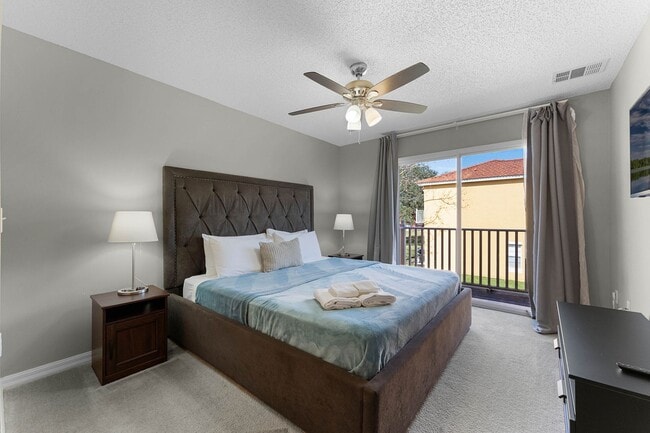 Building Photo - 4-Bedroom, 4-Bathroom in Kissimmee ***MOVE...