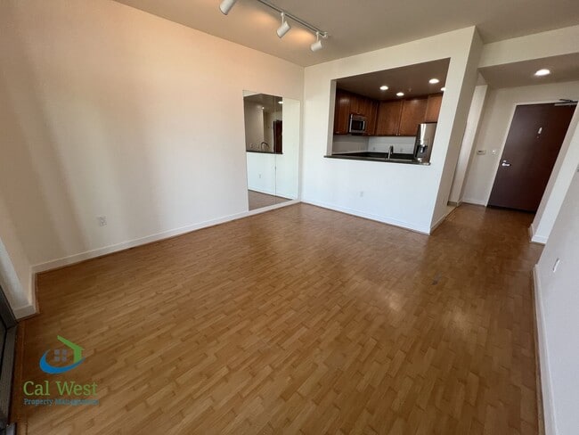 Building Photo - $2595 - 7th Floor 1 Bd/1 Ba Executive Condo in Beautiful Luxury Complex/City Heights