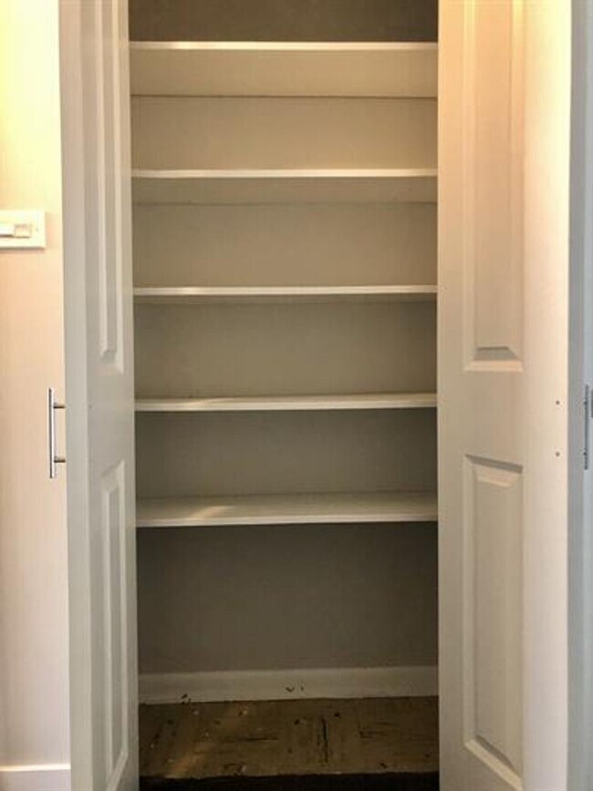 Building Photo - 4240 Gilbert Ave