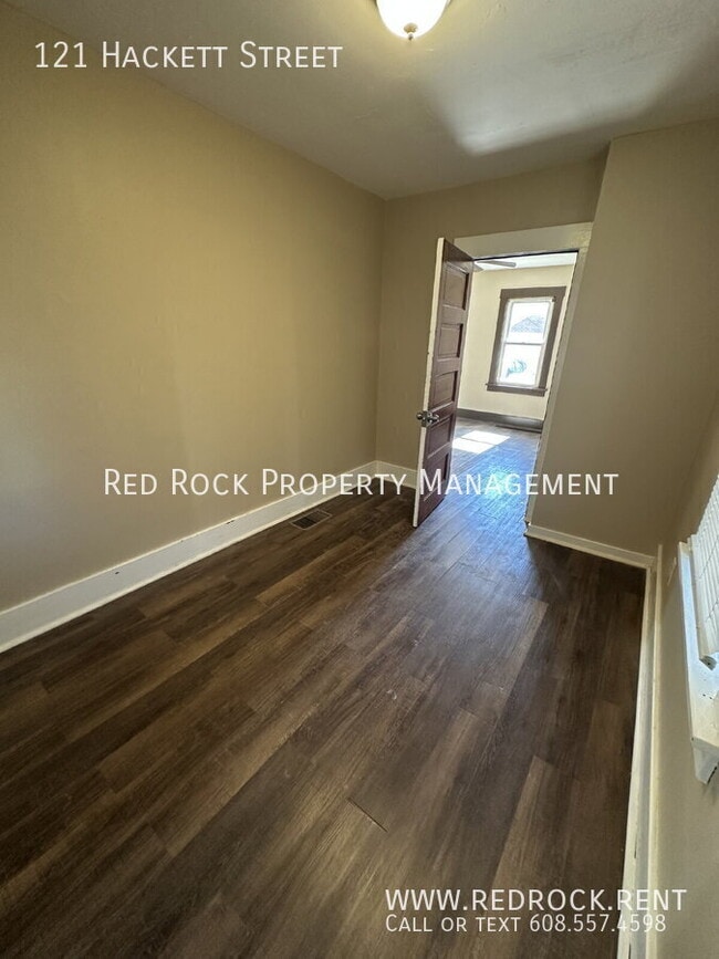 Building Photo - 121 Hackett St