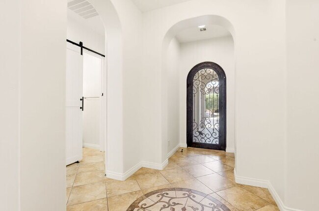 Building Photo - Encanterra Golf Community