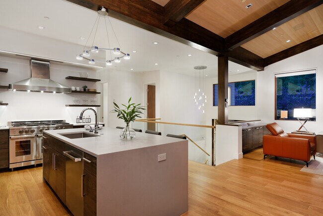 Building Photo - 745 Castle Creek Dr