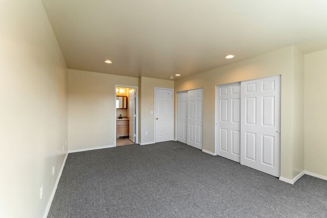 Building Photo - MOVE-IN SPECIAL! $500 plus Security Deposi...