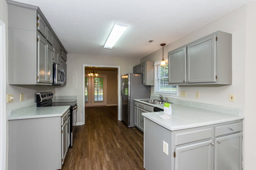 Building Photo - 10109 Fairlea Dr