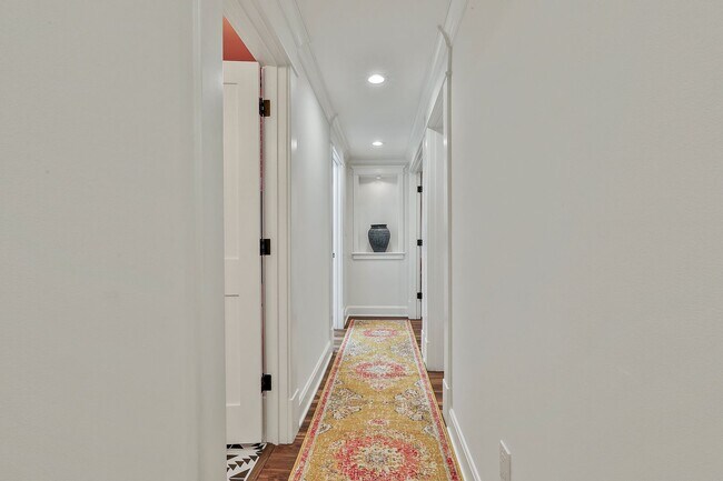 Building Photo - 410 Thornton Ln