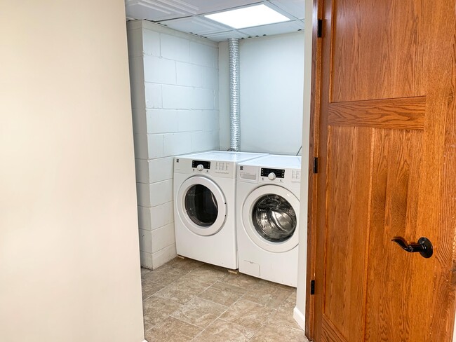 Building Photo - 600 Koehler Rd