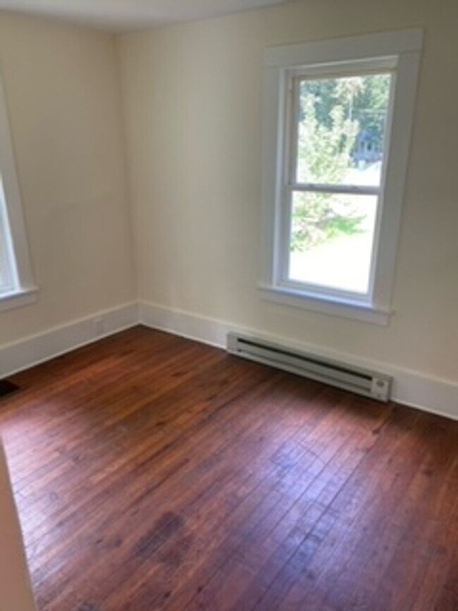 Building Photo - 31 Chapel St