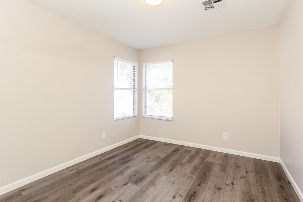 Building Photo - 14317 N 75th Dr