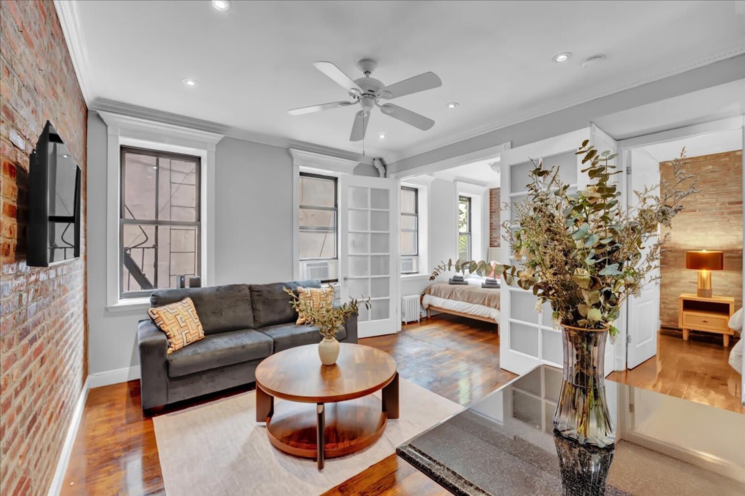 Building Photo - 346 E 18th St