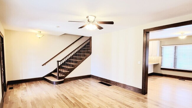 Building Photo - 2166 Arlington Ave