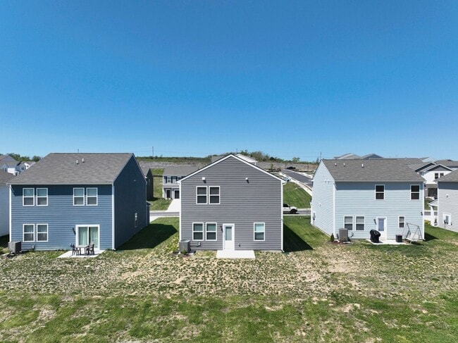 Building Photo - **RARE FIND: LIKE NEW, ONE-OWNER, 5-BED, 3-BATH HOME BUILT IN 2025 IN A NEIGHBORHOOD WITH RESORT-...