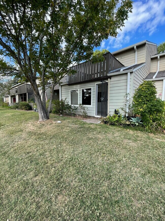 Building Photo - 5005 Georgi Ln