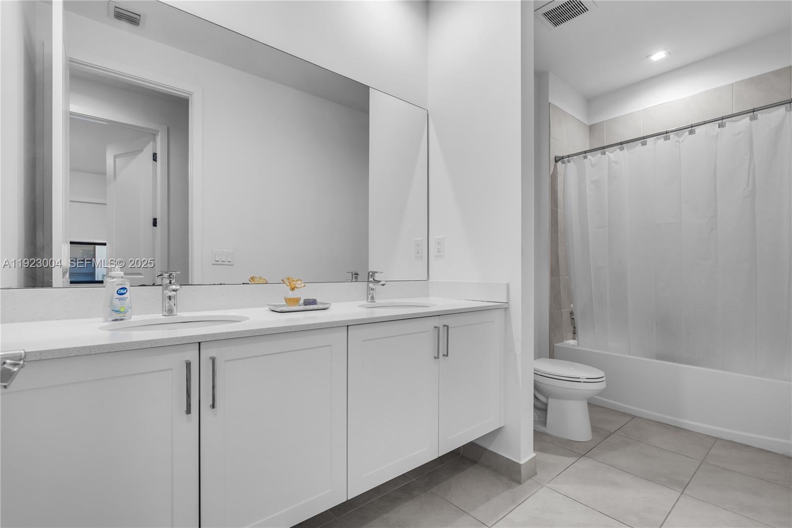 Building Photo - 4363 NW 81st Ave