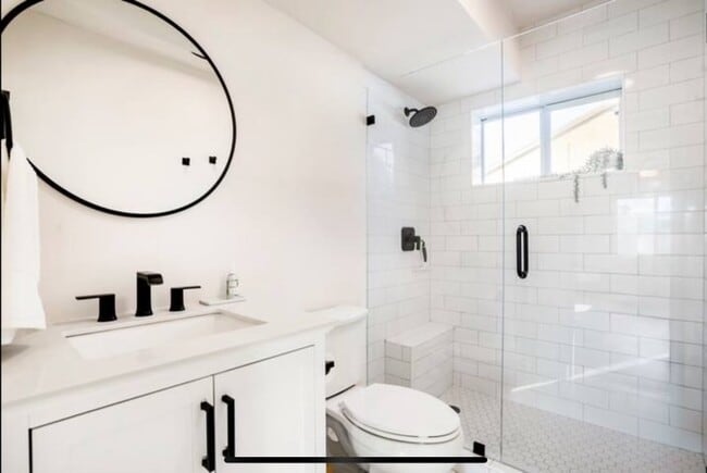 Building Photo - 1802 E Cypress St