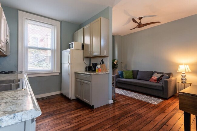 Building Photo - 1428 Sycamore St