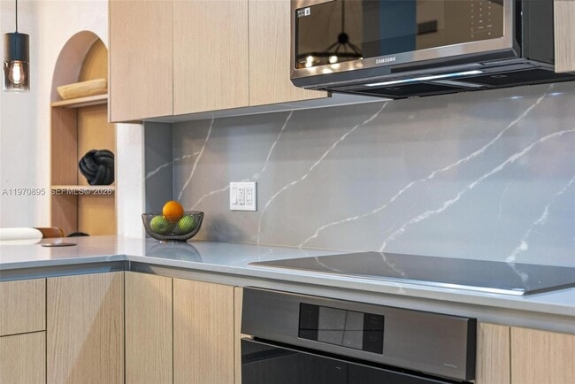 Building Photo - 751 NE 80th St