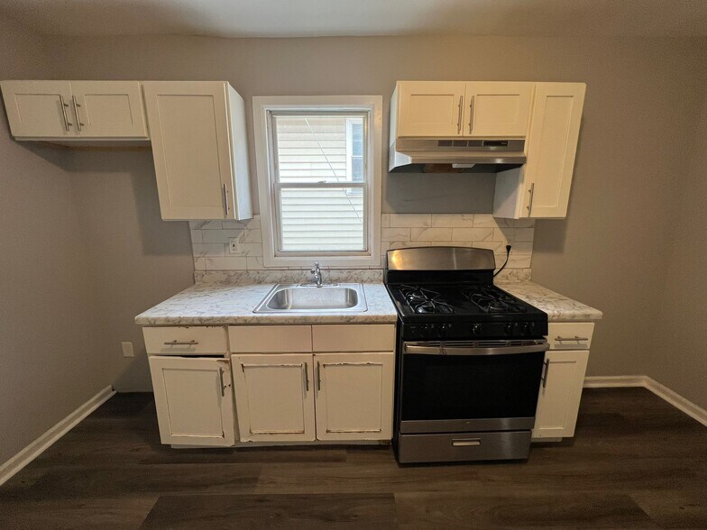 Unit 2 - 690 S 18th St