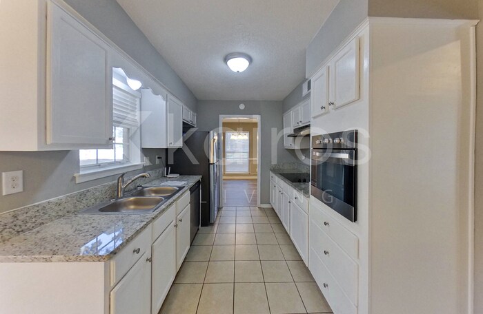 Building Photo - 2785 Clearbrook St