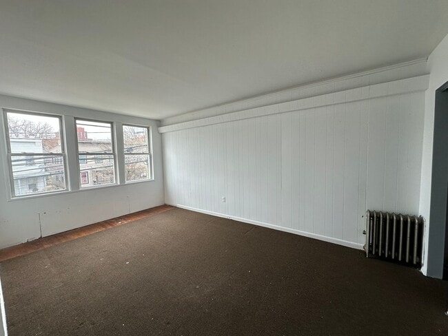 Building Photo - 66 Louis St