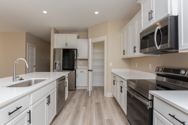 Building Photo - 1938 Westhill Dr