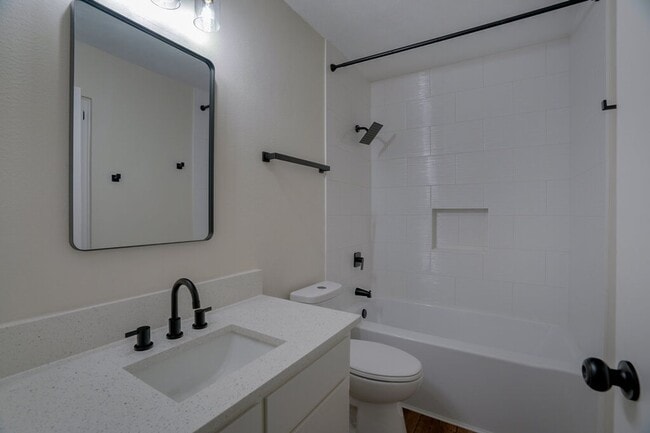 Building Photo - 2103 Pompton Dr