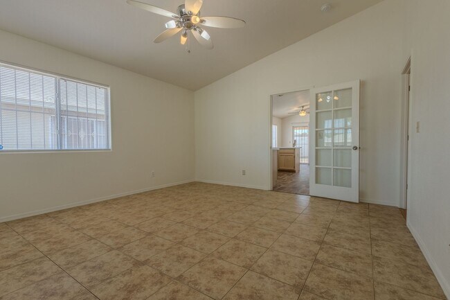 Building Photo - 3 Bedroom, 2 Bath