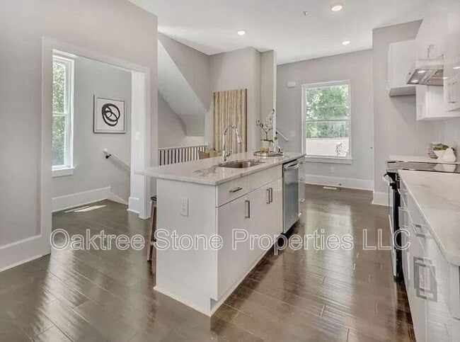 Building Photo - 456 Parkway Dr NE