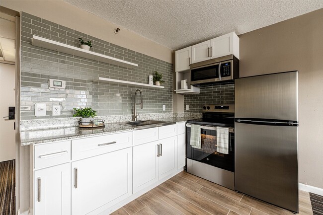 Building Photo - 14703 Park Row Blvd