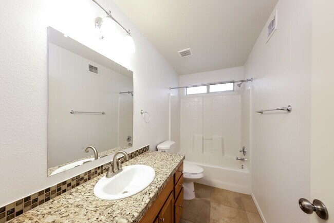 Building Photo - 4116 E Coolbrook Ave
