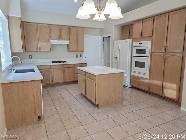 Building Photo - 2700 Copper Cove Dr