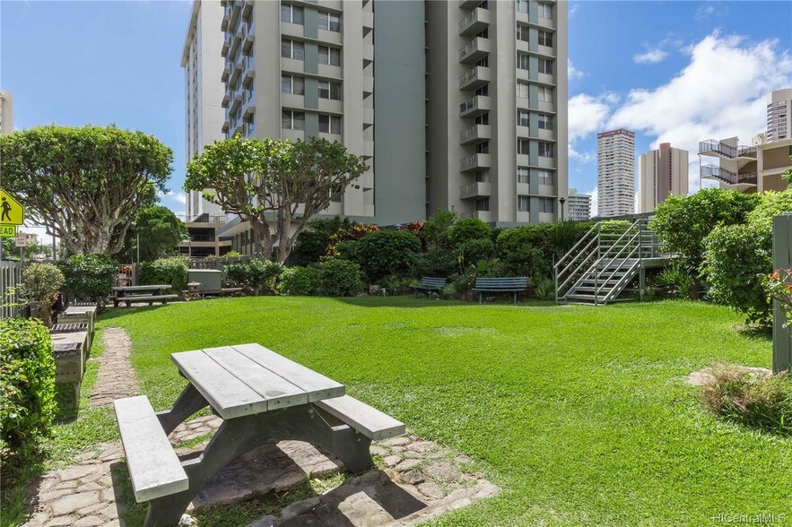Primary Photo - 2648 Kuilei St