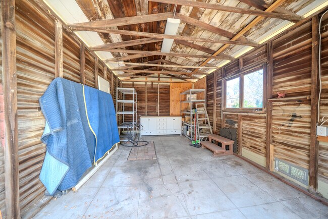 Building Photo - 3924 Alameda Pl