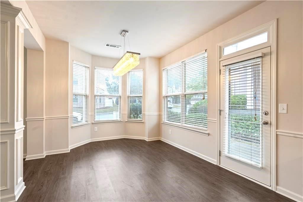 Building Photo - 3879 Brockenhurst Dr