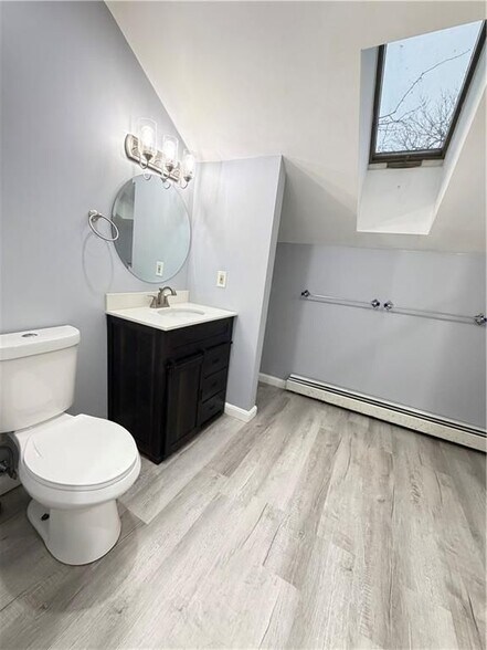 Building Photo - 132 Pavilion Ave