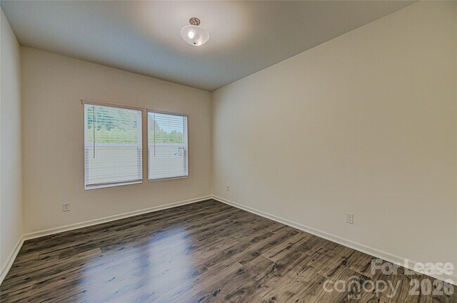 Building Photo - 4020 Beacon Ave