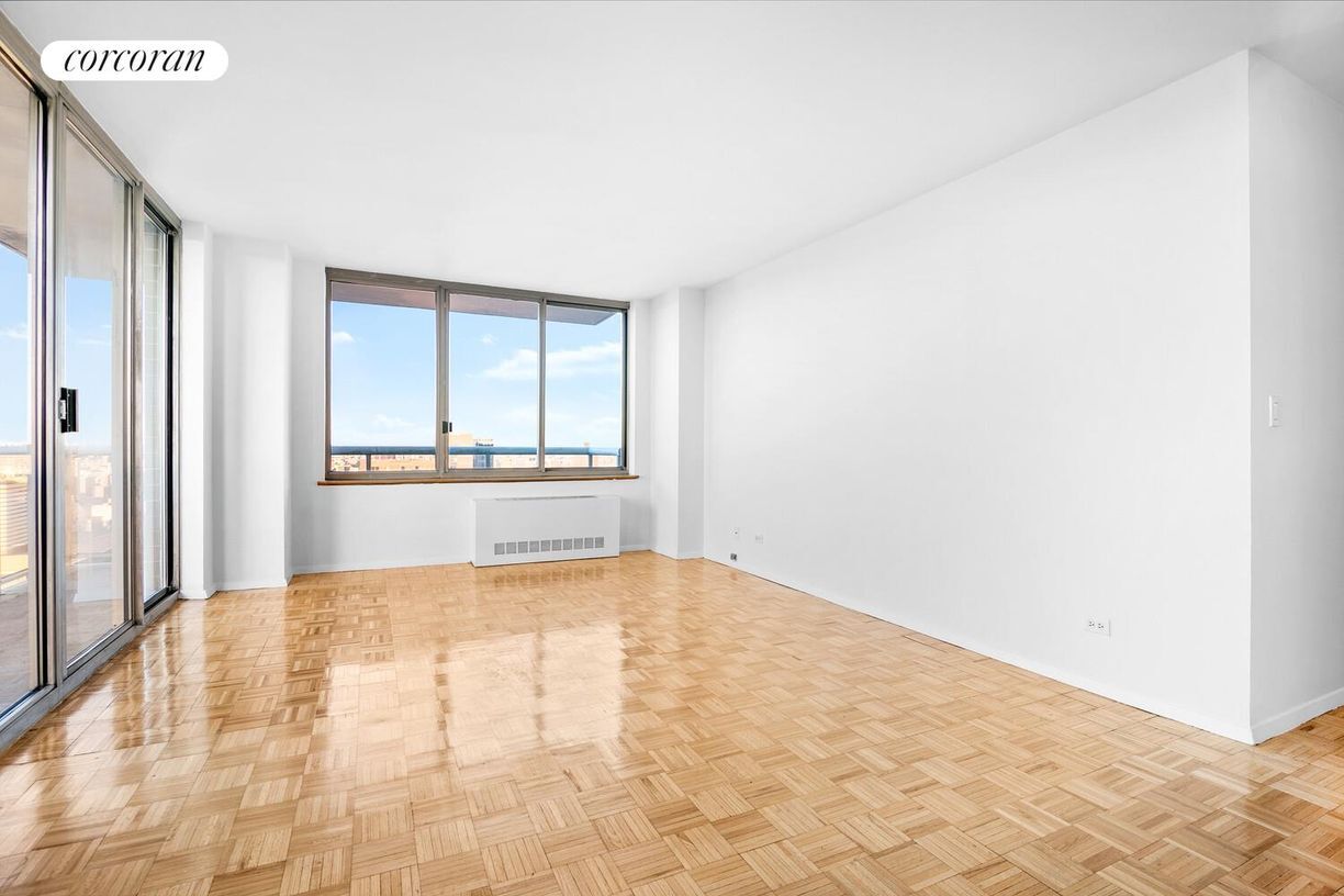 Building Photo - 200 E 89th St