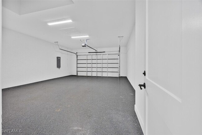 Building Photo - 1609 Nelson Rd N