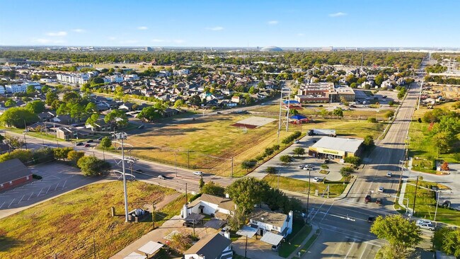 Building Photo - 2162 E Arkansas Ln