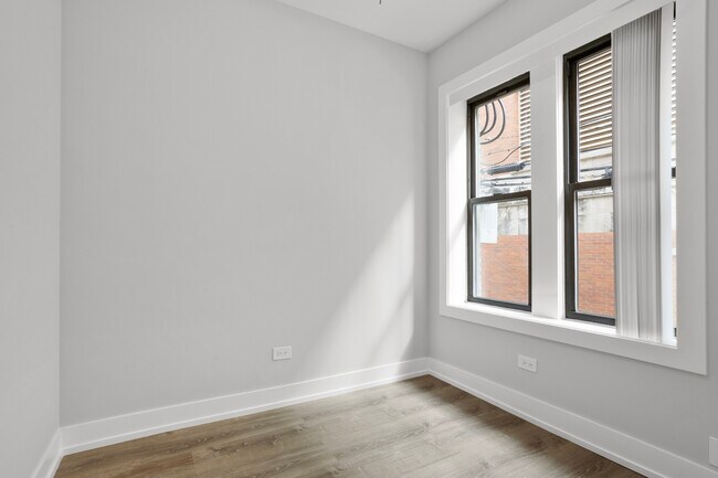 Building Photo - 1651 W Jonquil Terrace