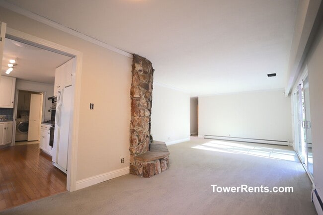 Building Photo - Santa Rosa: 3 bedroom, 2 1/2 bath Home wit...